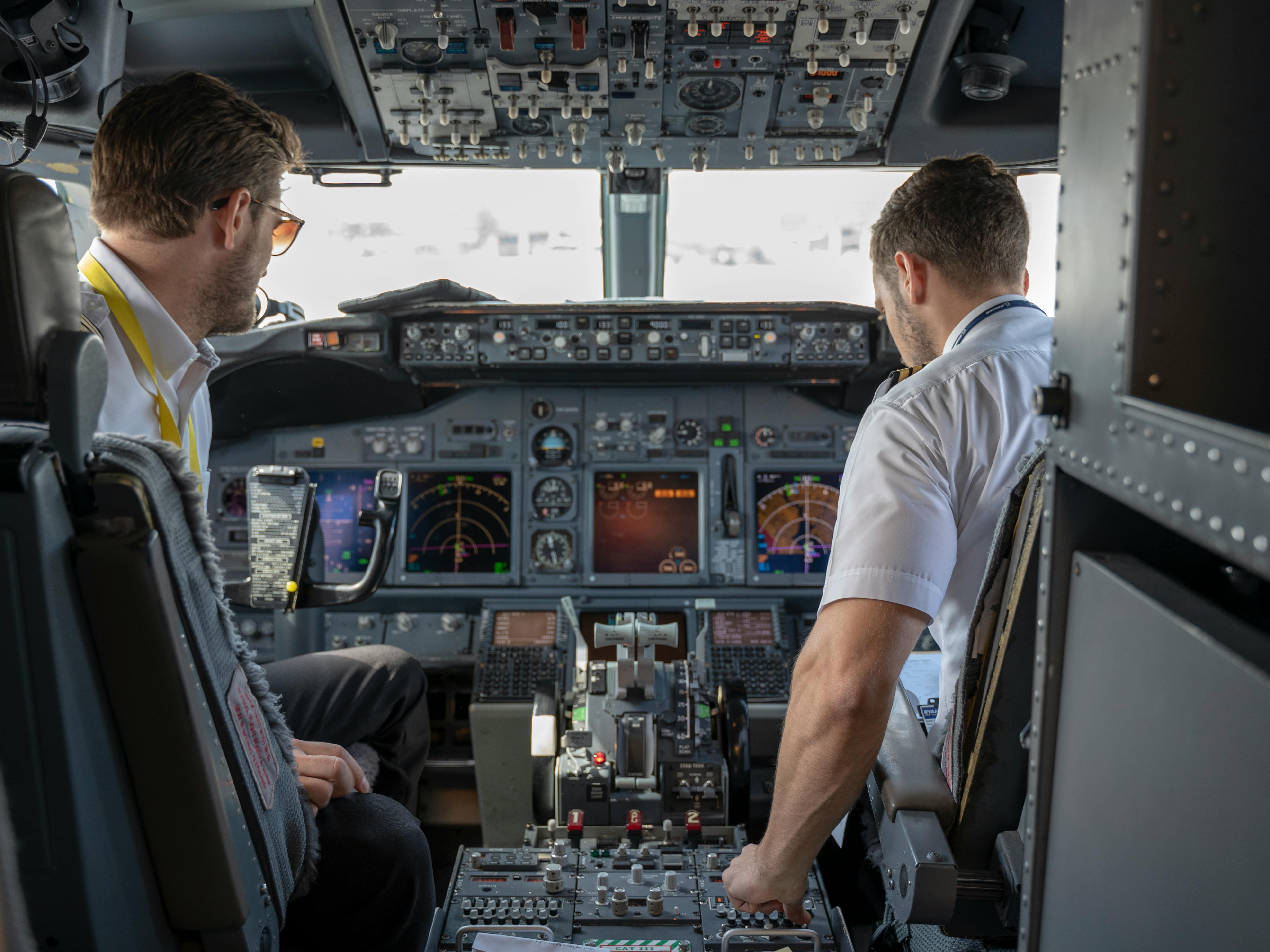 Instructor de vuelo con acompanamiento en cabina